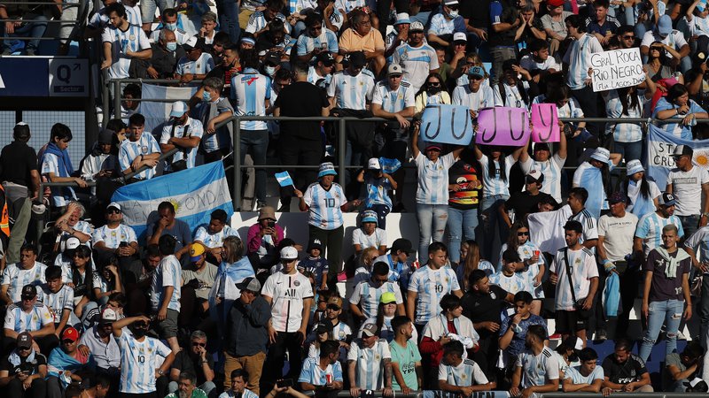 Fotografija: Navijači argentinske reprezentance bodo prišli v Katar v velikem številu. FOTO: Agustin Marcarian Reuters
