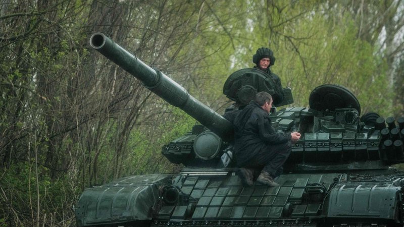Fotografija: Poljska bo Ukrajini dobavila tanke. FOTO: Yasuyoshi Chiba/AFP
