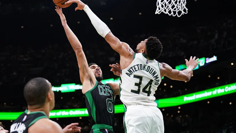 Fotografija: Giannis Antetokounmpo (34) in Milwaukee sta bila v prvi tekmi drugega kroga končnice NBA previsoki oviri za Boston. FOTO: David Butler Ii/Usa Today Sports
