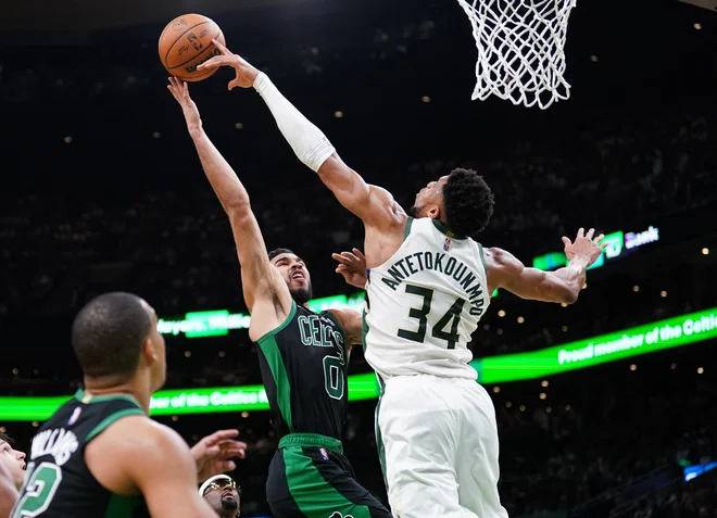 Giannis Antetokounmpo (34) in Milwaukee sta bila v prvi tekmi drugega kroga končnice NBA previsoki oviri za Boston. FOTO: David Butler Ii/Usa Today Sports
