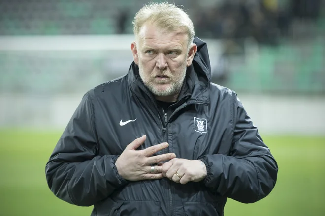 Robert Prosinečki ne more biti zadovoljen z učinkom in predstavami igralcev, ki so pod njegovim vodstvom v zadnjih štirih tekmah dosegli le dva gola. FOTO: Jure ErženDelo
