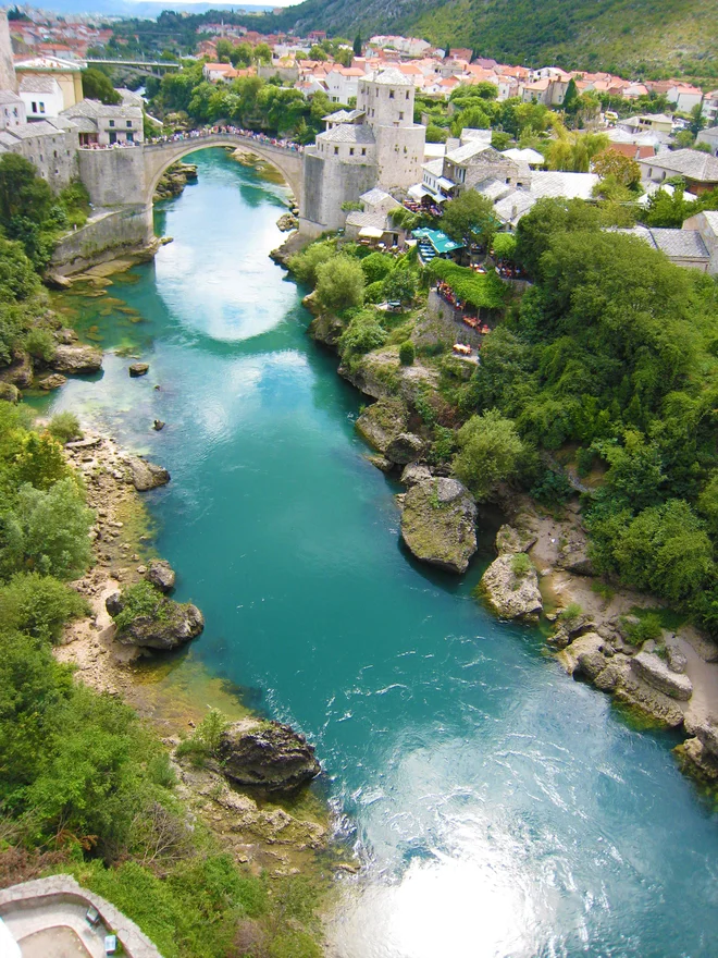 Angleško pisateljico je med potovanjem še zlasti prevzel Mostar. FOTO:&nbsp;Aleš Nosan

