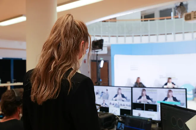 Organizacija digitalnih dogodkov spominja na televizijsko produkcijo, meni sogovornica. FOTO: Philia Kleemann
