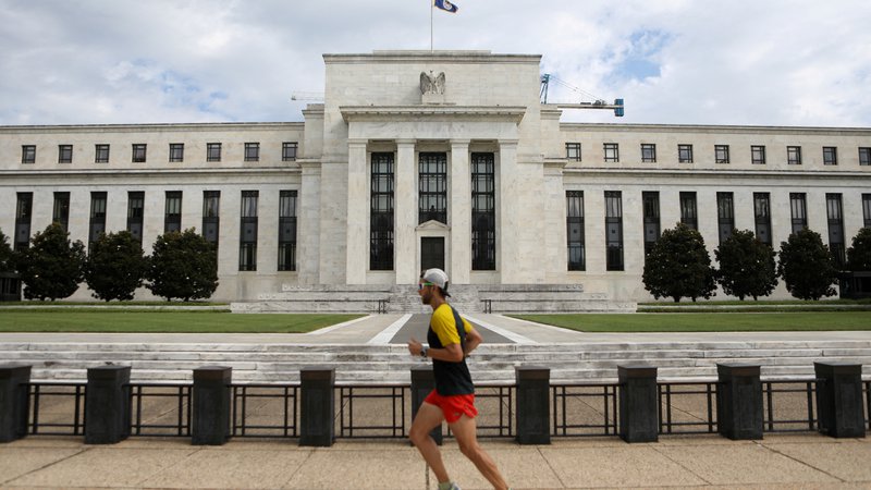 Fotografija: Ameriška centralna banka je napovedala odločen obračun z rekordno inflacijo v ZDA. FOTO: Chris Wattie/Reuters
