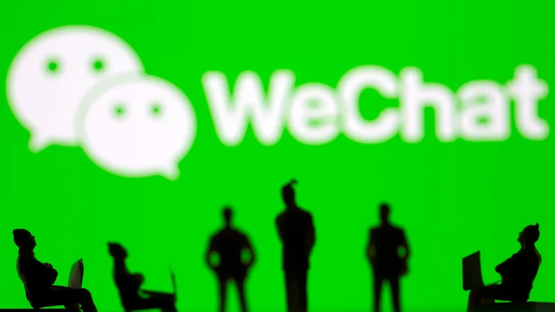 Fotografija: Wechat, paradna aplikacija kitajske družbe Tencent, je pravzaprav hibrid med revolutom, whatsappom, Airbnb-jem, Kayak.com ter facebookom.
FOTO: Dado Ruvić/Reuters