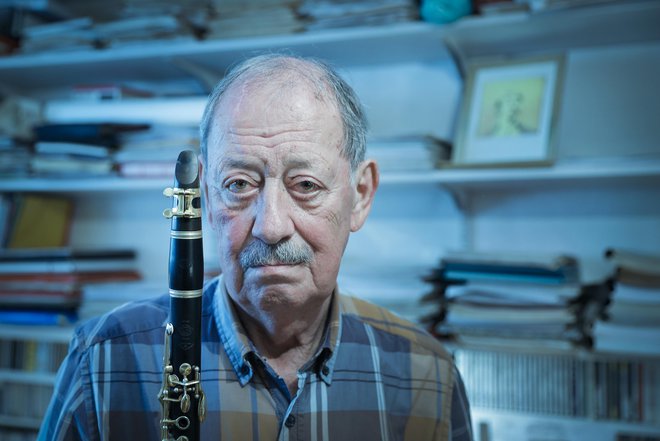 »S klarinetom sva prijatelja,« pravi Borut Bučar. FOTO: Jože Suhadolnik
