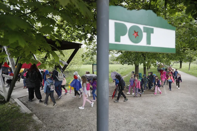 V četrtek so se na pohod podali otroci iz ljubljanskih vrtcev, v petek šolarji in osnovnih in srednjih šol. Foto: Leon Vidic/Delo
