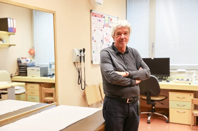 Prof. dr. David Neubauer pri zdravljenju otrok nikoli ne obupa, saj po njegovem mnenju vedno obstajajo rešitve in vedno ostaja upanje. FOTO: Črt Piksi
