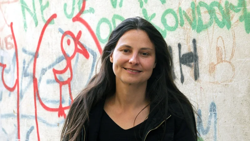 Fotografija: Simona Semenič je Cankarjevo nagrado dodala vrsti drugih, ki jih je že prejela. Mdr. nagradi Prešernovega sklada, modri ptici in večim Grumovim. FOTO: Mavric Pivk/Delo