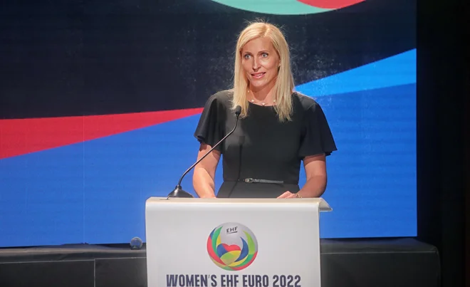 Direktorica Krima Mercatorja Deja Doler Ivanović je tudi ambasadorka eura 2022. FOTO: Blaž Samec
