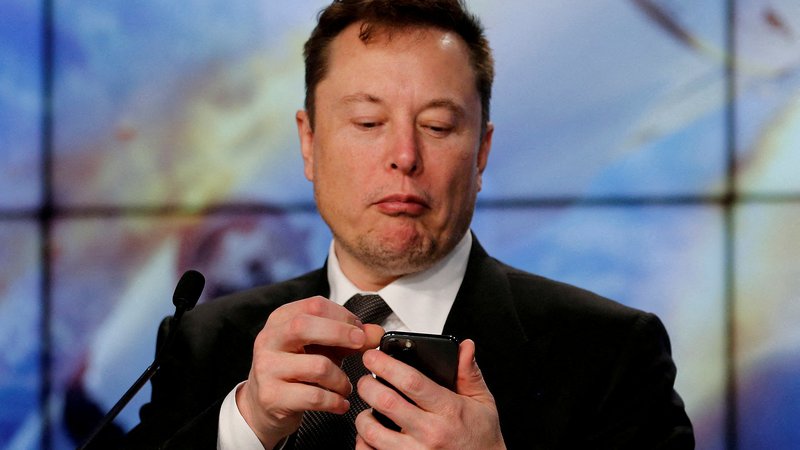 Fotografija: Znameniti Elon Musk verjame, da je v nevarnosti. FOTO: Joe Skipper/Reuters
