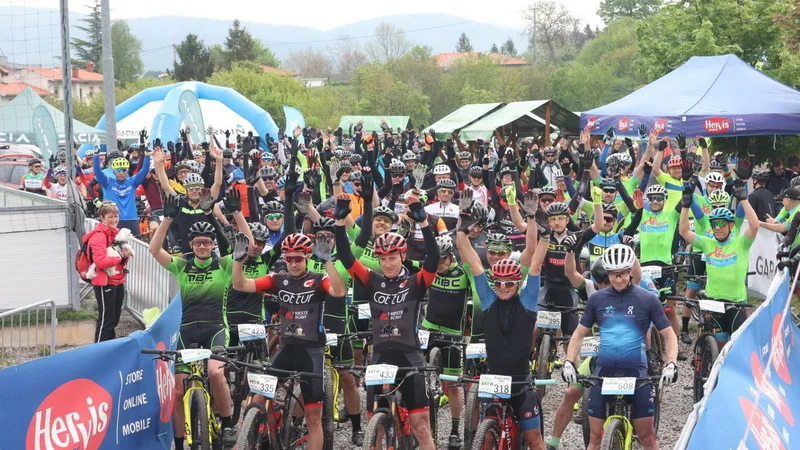 Fotografija: Več kot 450 zadovoljnih gorskih kolesarjev. FOTO: MTB Slavnik
