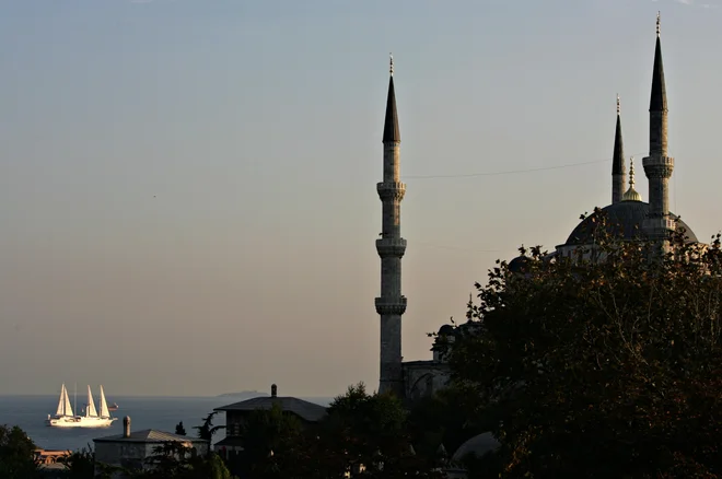Stric Küheylan, saj veš, da je za nas vsako mesto Istanbul, v romanu reče Doktor. FOTO:&nbsp;Fatih Saribas/Reuters
