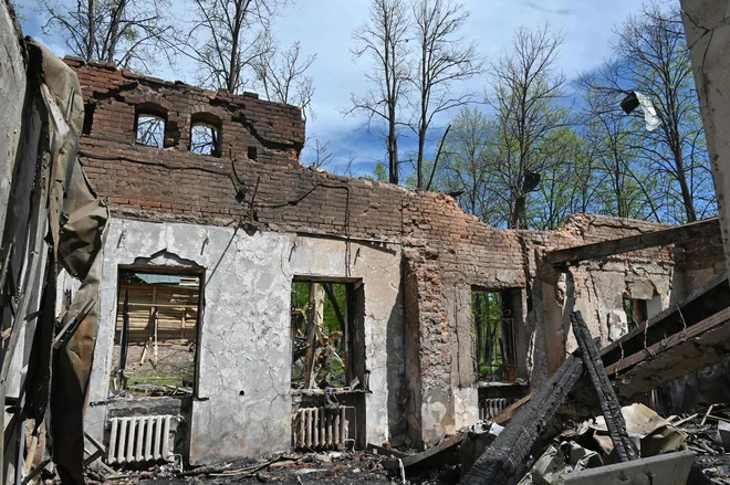 Uničen literarni muzej v bližini Harkova. FOTO Sergej Bobok/ AFP
