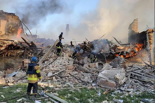 Rusko invazijo v Ukrajini primerjajo z nacističnimi grozodejstvi. FOTO: AFP
