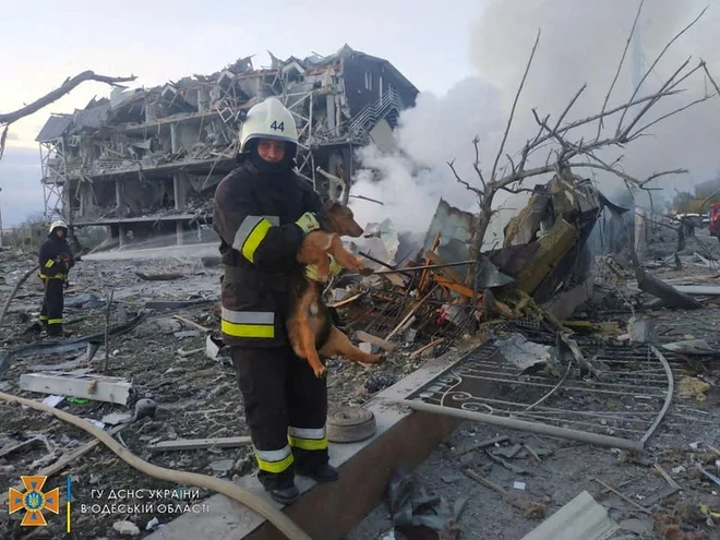 Razdejanje po ruskem napadu na Odeso. FOTO: Reuters
