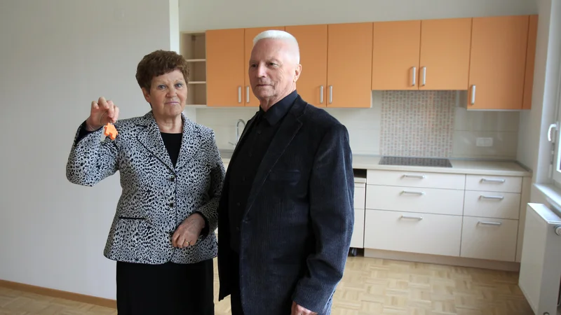 Fotografija: Pri Stanovanjskem skladu RS od letos deluje služba za javni najem stanovanj, katere namen je tudi medgeneracijska pomoč in izmenjava stanovanj. FOTO: Blaž Samec/Delo