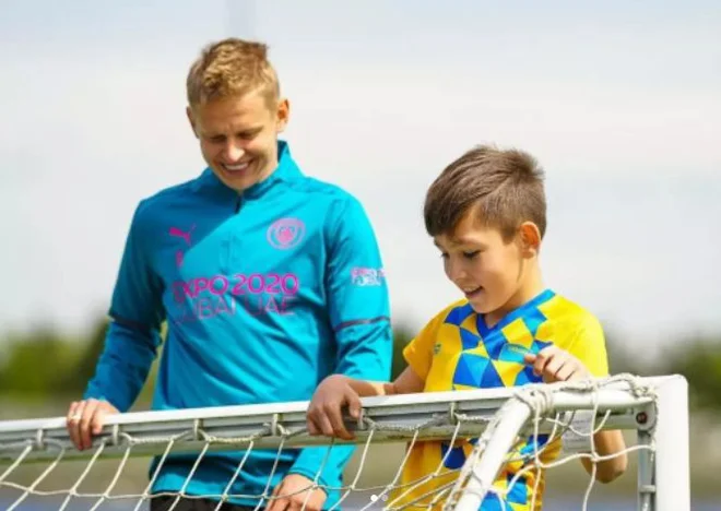 Oleksandr Zinčenko je polepšal dan malemu Andriju. FOTO: instagram
