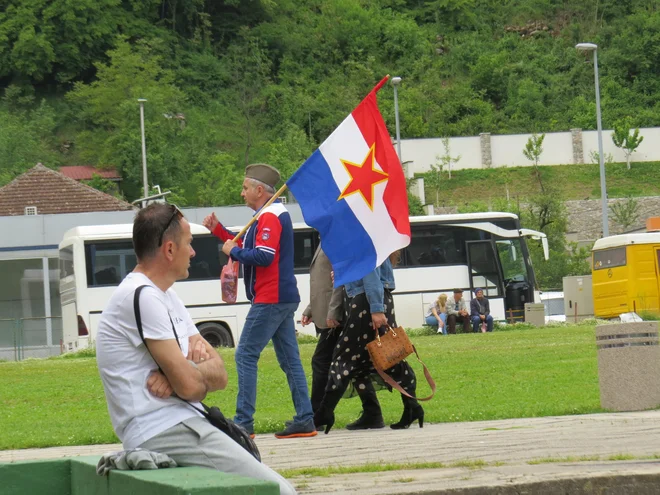 Ljudje so se z nostalgijo spominjali nekdanje skupne države. FOTO: Bojan Rajšek/Delo
