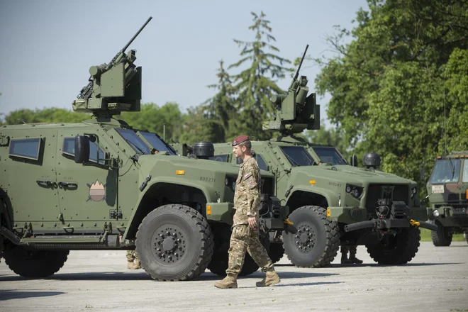 Glede bojnih vozil bo Mors realiziral določene finančne obveznosti za lahka štirikolesna oklepna vozila LKOV 4x4 oshkosh. FOTO: Jure Eržen/Delo
