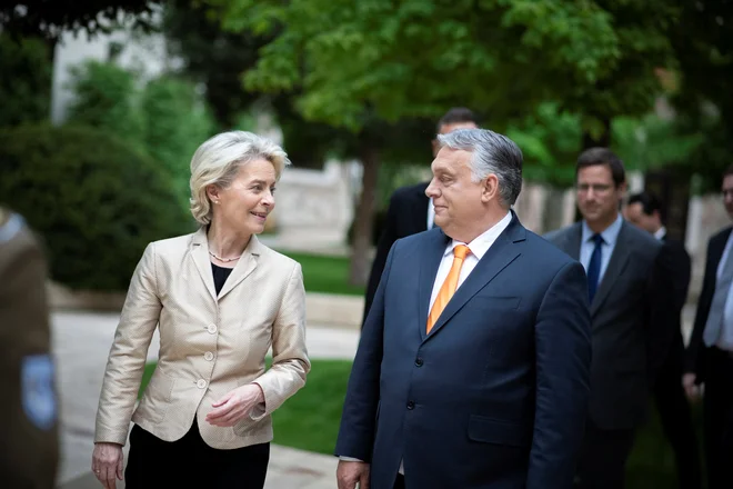 Niti v dvostranskih pogajanjih Ursule von der Leyen s premierom Orbánom v ponedeljek zvečer v Budimpešti ni bilo preboja. FOTO:&nbsp;Kabinet madžarskega premiera/Reuters
