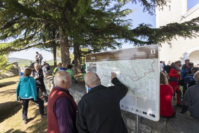 Pot je opremljena s šestimi informacijskimi tablami. FOTO: Jure Batagelj
