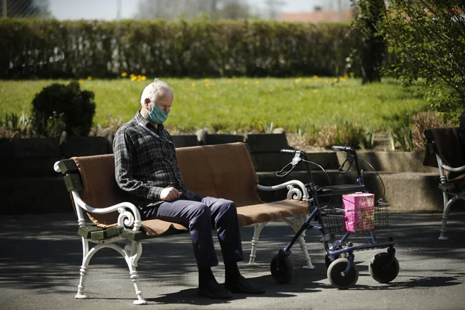Primeri, ki jih je lani obravnaval zagovornik in so povezani s starostjo, so zelo različni. FOTO: Jure Eržen/Delo
