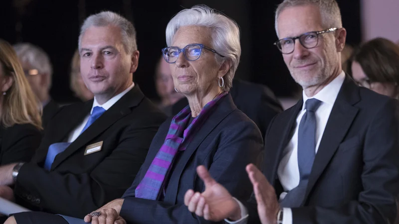 Fotografija: Christine Lagarde, predsednica Evropske centralne banke (ECB), levo ob njej predsednik evropskega oddelka IMF Alfred Kammer, desno pa guverner Banke Slovenije Boštjan Vasle, na prireditvi ob 30-letnici Banke Slovenije. FOTO: Jure Eržen/Delo