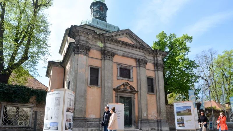 Fotografija: Križniška cerkev Device Marije Pomočnice je iz začetka 18. stoletja. Fotodokumentacija Dela
