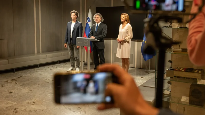 Fotografija: Robert Golob, Tanja Fajon in Luka Mesec po pogovorih o sestavi nove vlade. FOTO: Voranc Vogel/Delo