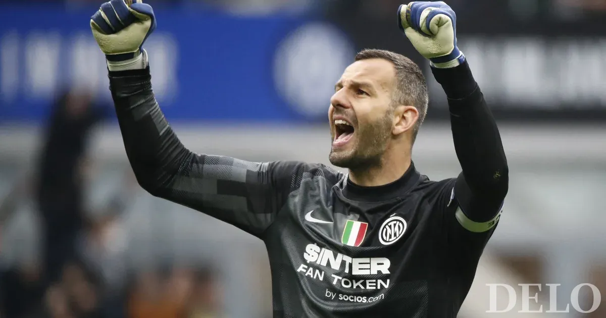 Handanović ha alzato il trofeo, che è stato abbattuto da Perišić