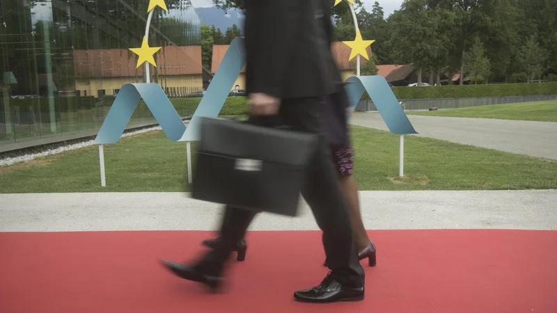 Fotografija: Zunanja politika je vedno ogledalo države, predvsem pa odsev in nadaljevanje njene notranje politike. Foto: Jure Eržen/Delo