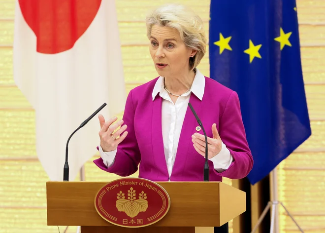»Rusija danes predstavlja največjo grožnjo svetovnemu redu s svojo barbarsko vojno proti Ukrajini in skrb vzbujajočim paktom s Kitajsko,« je dejala predsednica evropske komisije. FOTO: Jošikazu Cuno/Reuters
