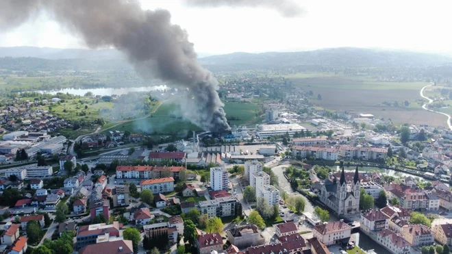 Zaprta je glavna cesta skozi Kočevje. FOTO: Mitja Ofak/Občina Kočevje
