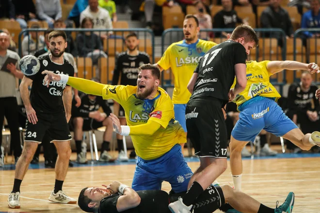 Celjani so bili v soboto boljši za dva gola od Gorenja, jutri bo nova zgodba. Foto Jan Gregorc
