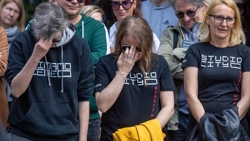 Fotografija: Sindikati so proti globokemu vmešavanju politike v delo novinarjev. FOTO: Voranc Vogel/Delo
