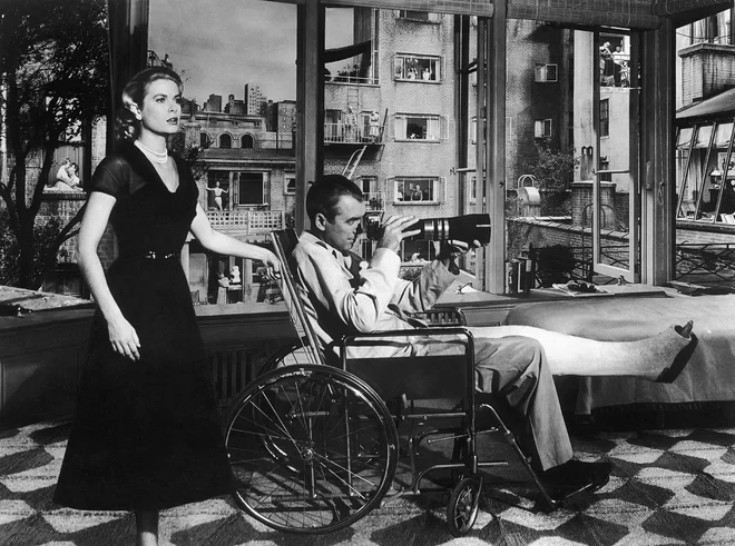 Z Grace Kelly sta bila nepozabna v Dvoriščnem oknu Alfreda Hitchcocka. Na njenem pogrebu je imel govor, v katerem je dejal: &raquo;Vsak dan, ko sem jo videl, je bil praznik.&laquo; FOTO: Dokumentacija Dela
