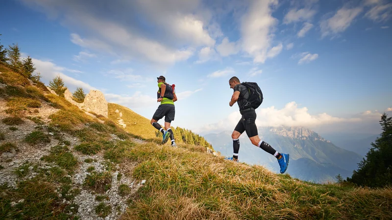 Fotografija: Še ena beseda o čevljih: dober tekaški čevelj za trail ima dober profil: profil se lahko razlikuje po višini, odvisno od podlage in zahtevnosti poti. FOTO Tomo Jesenicnik 
