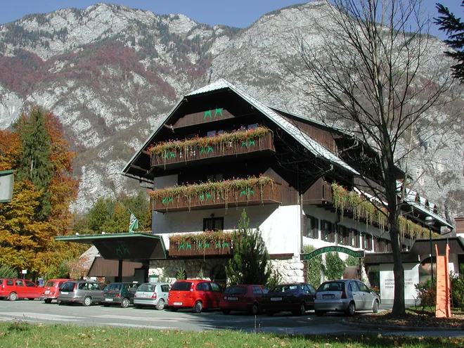 Zlatorog je zadnje desetletje veljal za največjo bohinjsko sramoto.

FOTO: Blaž Račič
