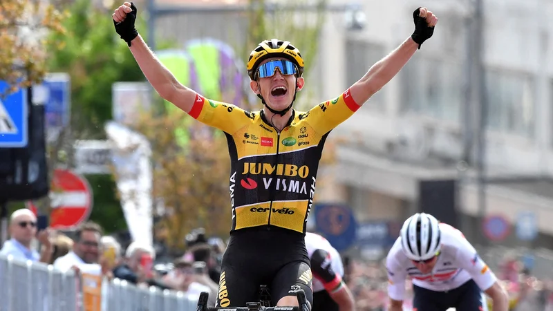 Fotografija: Koen Bouwman se je takole veselil zmage na današnji etapi dirke po Italiji. FOTO: Jennifer Lorenzini/Reuters
