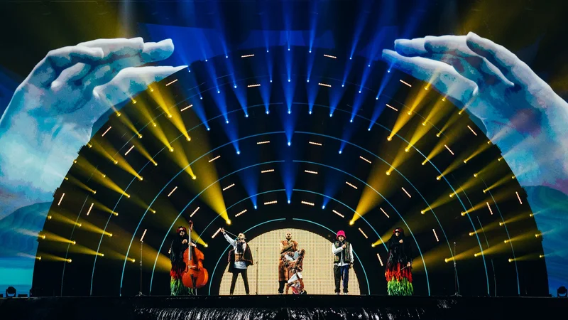 Težko si je predstavljati, da premišljen in mestoma ganljiv nastop Kalush Orchestra ne bo prepričal gledalcev. FOTO: Sarah Louise Bennett/EBU