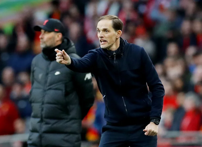 Obračun za prvi pokal aktualne sezone med Jürgnom Kloppom (v ozadju) in Thomasom Tuchlom se je februarja v finalu ligaškega pokala razpletel z zmago Liverpoola po izvajanju enajstmetrovk. FOTO: David Klein/Reuters
