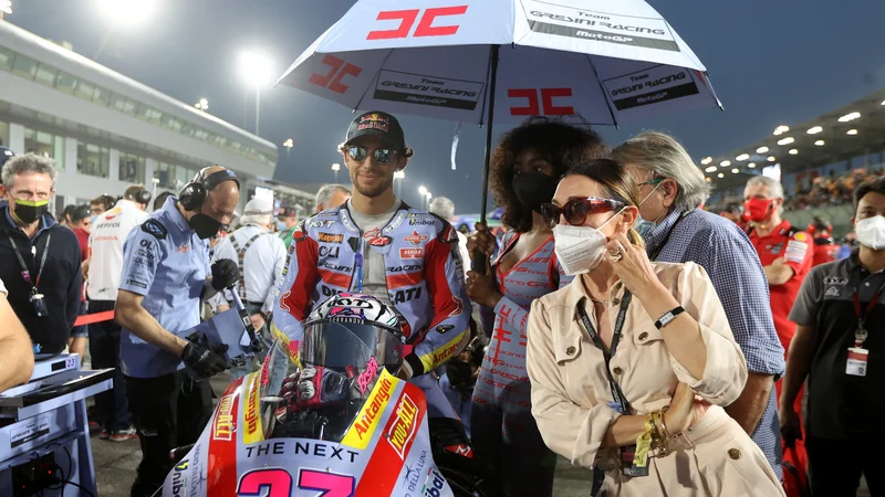 Fotografija: Enea Bastianini pred štartom letošnje dirke za VN Katarja, ki je bila na sporedu 6. marca. FOTO: Ibrahim Al Omari/Reuters