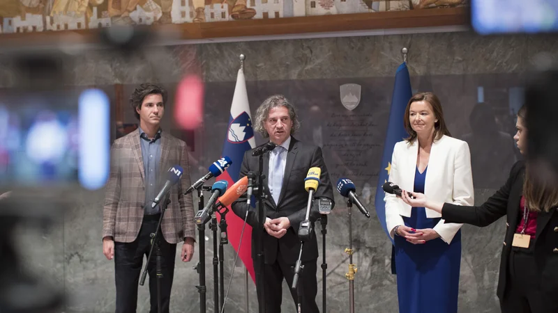 Fotografija: Takšne igrice opozicije, kot smo jim priča danes, nas samo še bolj povezujejo, so zatrdili bodoči koalicijski partnerji. FOTO: Jure Eržen/Delo