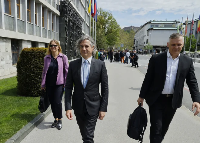 Robert Golob (na sredi), prvi mož bodoče vladne koalicije. FOTO: Jože Suhadolnik
