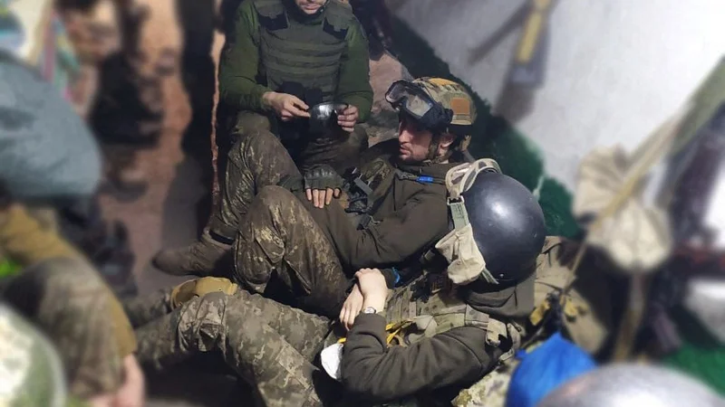 Fotografija: V jeklarni Azovstal je še vedno tisoč vojakov. FOTO: AFP
