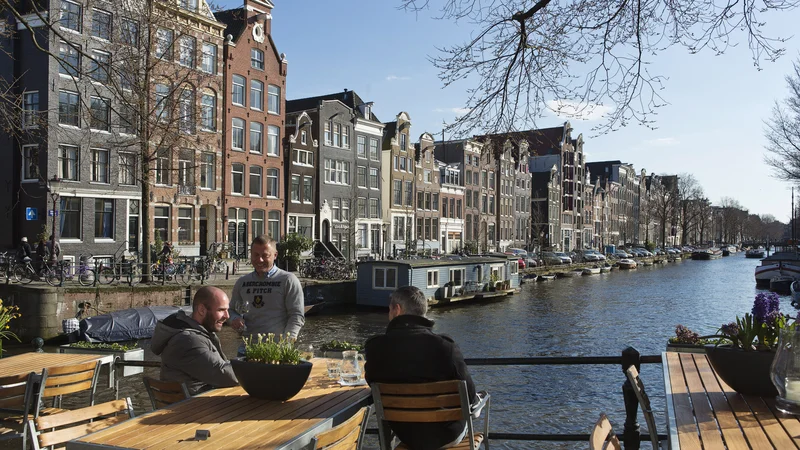 Fotografija: Za Amsterdam se je sogovornica odločila, ker je želela študirati arhitekturo, a jo hkrati raziskovati skozi umetnost in filozofijo. FOTO: Michael Kooren/Reuters