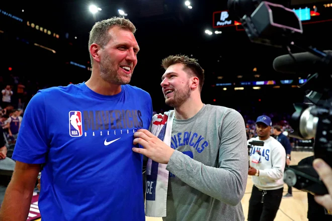 Dirk Nowitzki in Luka Dončić po tekmi. FOTO: Mark J. Rebilas/Usa Today Sports
