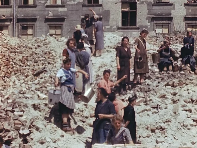 Ukrajini bo sicer posvečen sklop filmov, med njimi bo posebna projekcija Prirodoslovne zgodovine uničenja (The Natural History Of Destruction) Sergeja Loznice. FOTO: Progress Film
