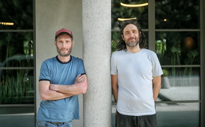 Uroš Weinberger in Miha Šajina o novi glasbeni smeri Moveknowledgementa. FOTO: Blaž Samec/Delo